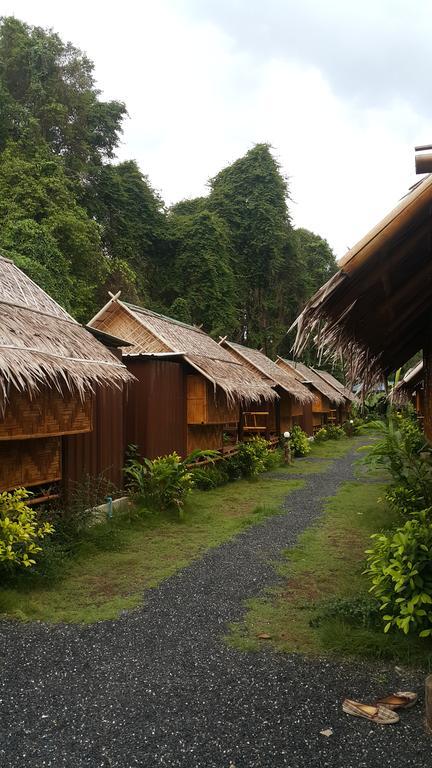 Phuhaya Bamboo Bungalows Ko Lanta المظهر الخارجي الصورة