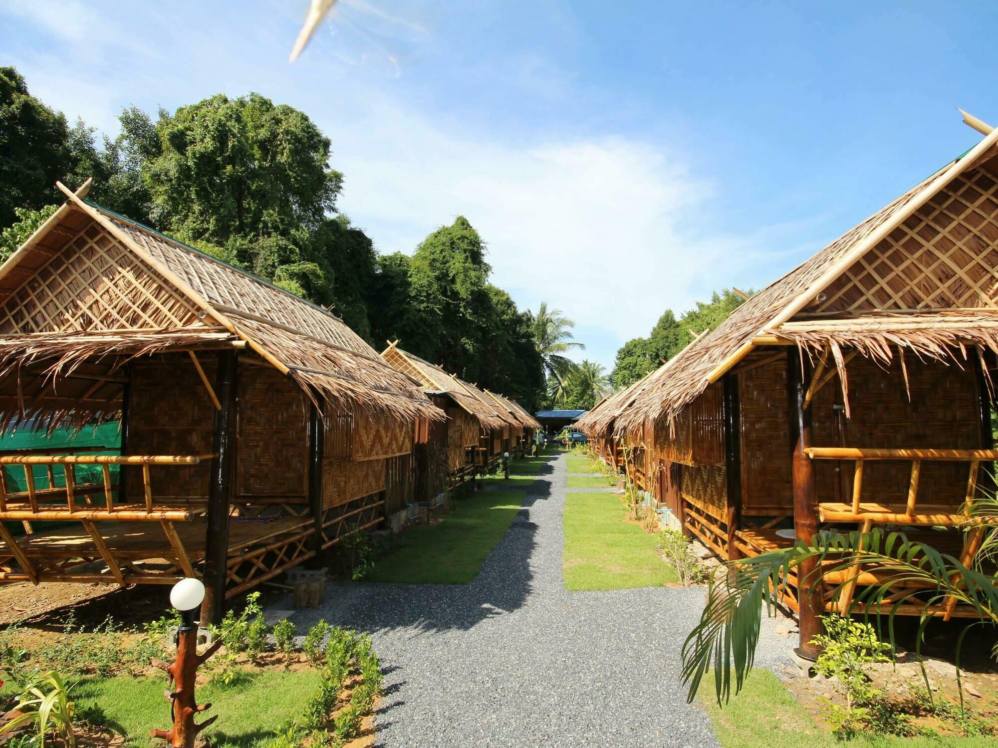 Phuhaya Bamboo Bungalows Ko Lanta المظهر الخارجي الصورة